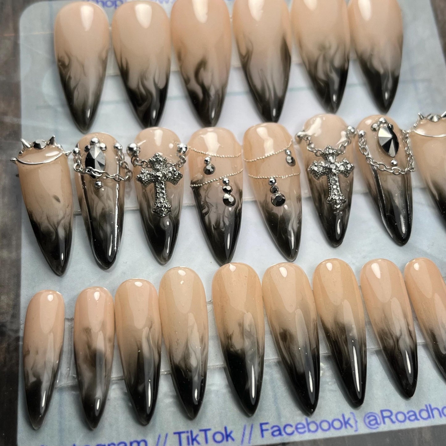 Gothic Bridal Thermal Press-On Nails – White to Black Smoke Effect (24pcs)
