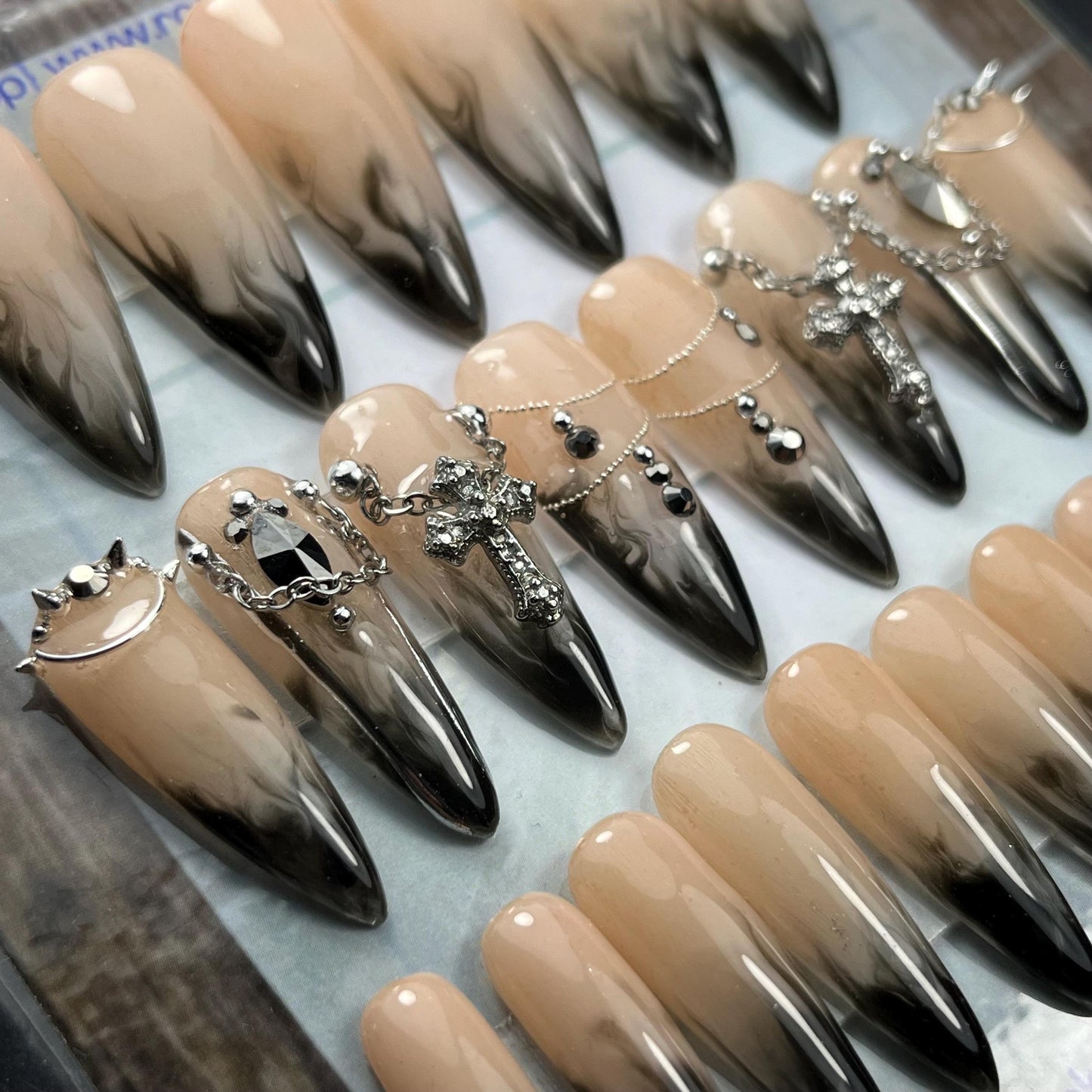 Gothic Bridal Thermal Press-On Nails – White to Black Smoke Effect (24pcs)
