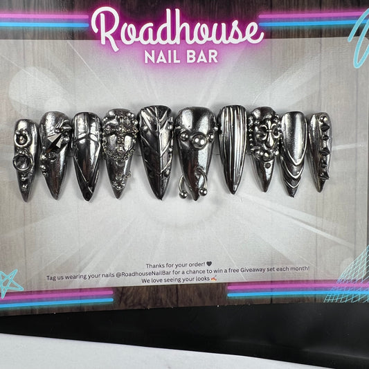 Amour Medieval | Armour-Inspired Press-On Nails with Optional Piercing