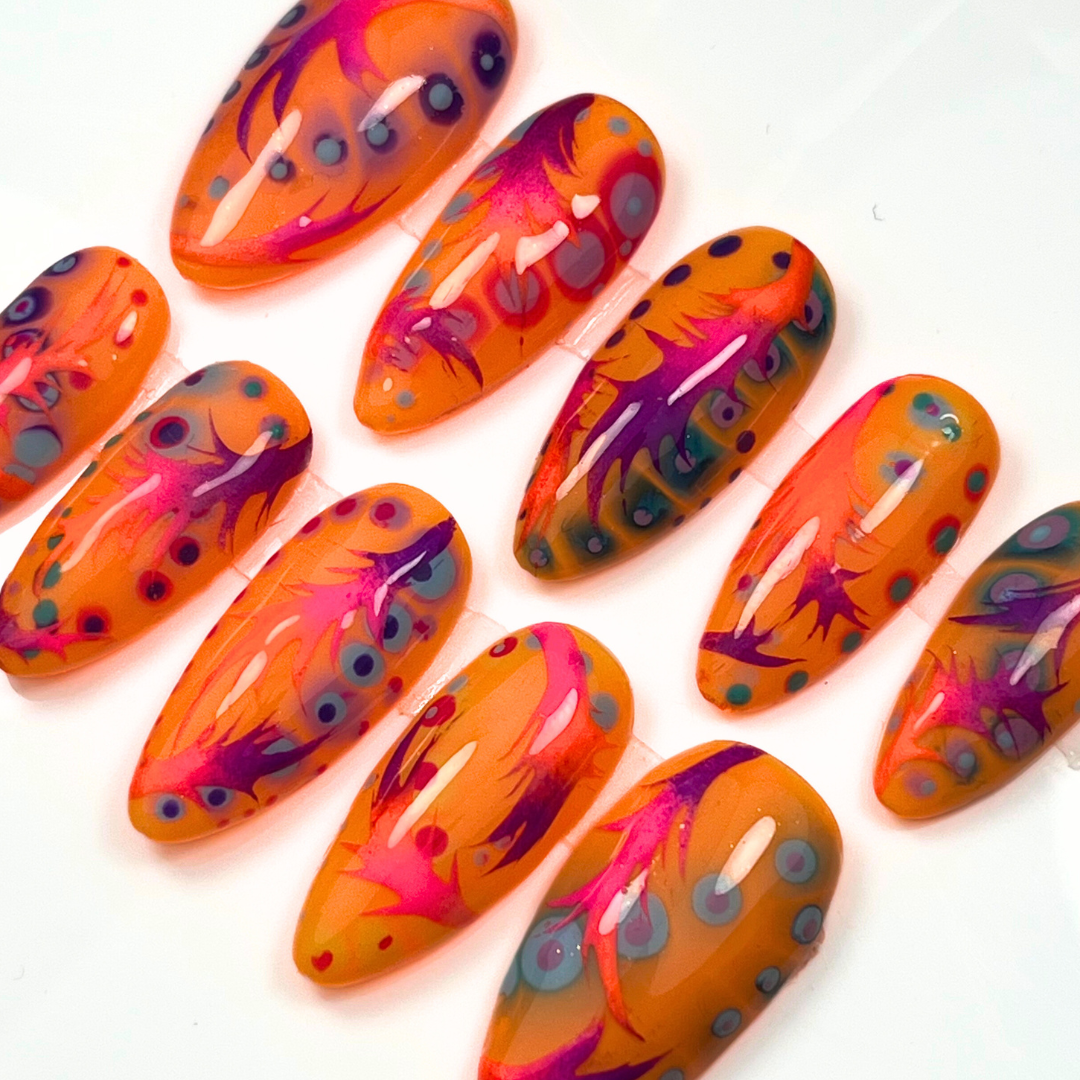 Colourful rainbow swirl press-on nails in a psychedelic sunburst design, hand-painted and custom-made in a 10-piece set for vibrant Y2K-inspired looks.