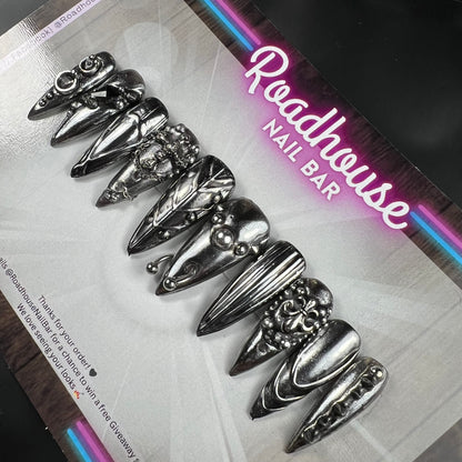 Amour Medieval | Armour-Inspired Press-On Nails with Optional Piercing