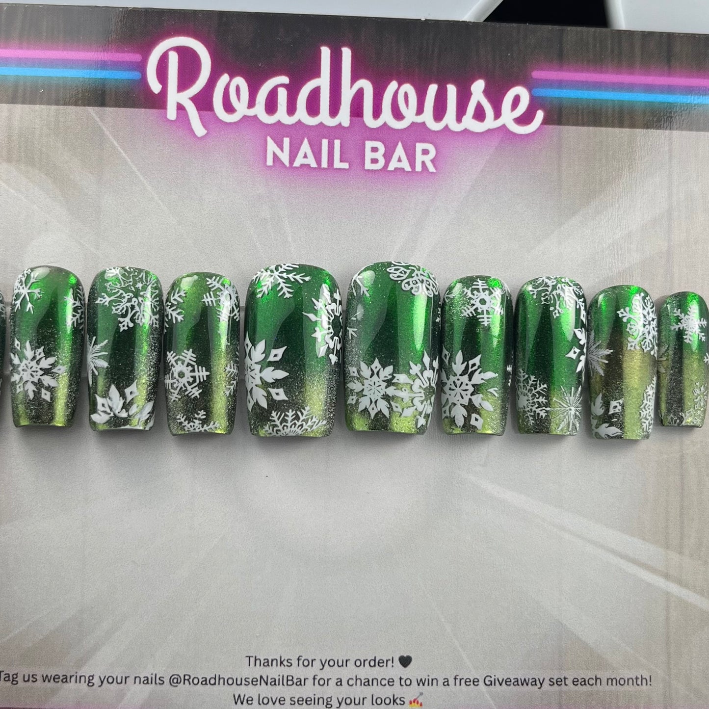 Emerald Snowfall Press-On Nails – Christmas Frost Edition (10pcs)