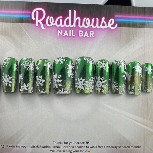 Emerald Snowfall Press-On Nails – Christmas Frost Edition (10pcs)