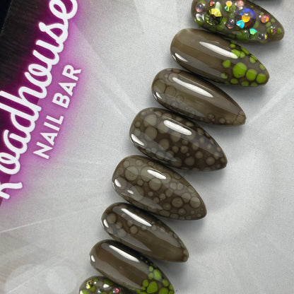 Dark Green Aesthetic Press-On Nails – Cottagecore Grunge in a Custom 10pc Set