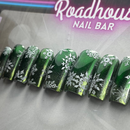 Emerald Snowfall Press-On Nails – Christmas Frost Edition (10pcs)