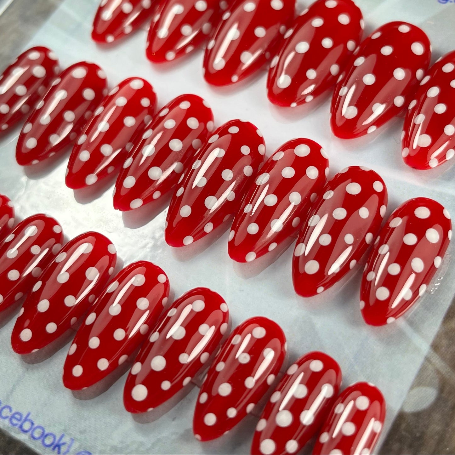 Vintage Classic Red Rockabilly Retro Press-On Nails. (24pcs)