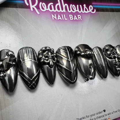 Amour Medieval | Armour-Inspired Press-On Nails with Optional Piercing