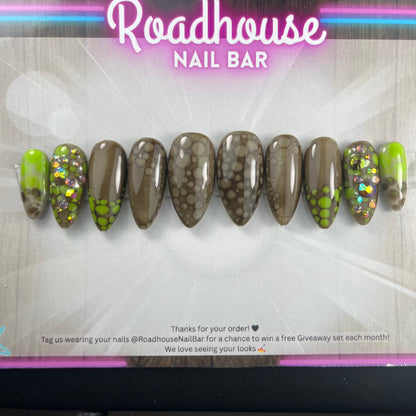 Dark Green Aesthetic Press-On Nails – Cottagecore Grunge in a Custom 10pc Set