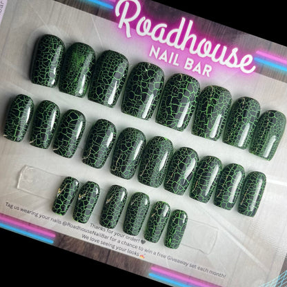 Green Crackle Effect Press-On Nails – Short Square Gothic Grunge Set (24pcs)